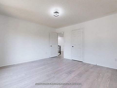 Photo 32 at 22 A Waltham Crescent, Doncrest, Richmond Hill