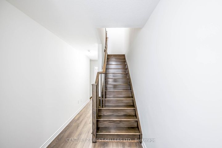 Photo 3 at 23 Rapids Lane, Vincent, Hamilton