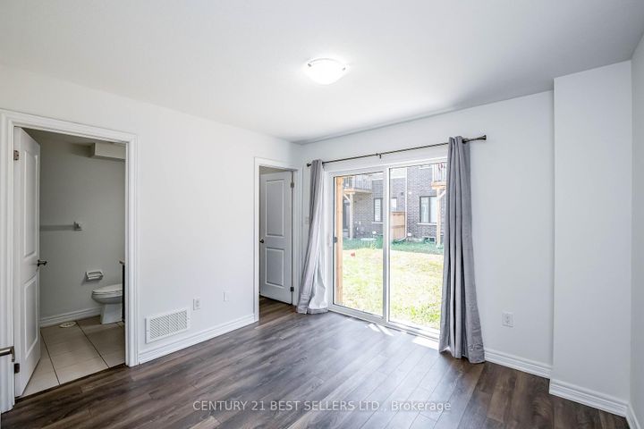 Photo 4 at 23 Rapids Lane, Vincent, Hamilton
