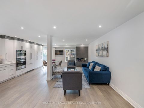 Photo 4 at 6 Brightsview Drive, Oak Ridges, Richmond Hill Photo 4 at 6 Brightsview Drive, Oak Ridges, Richmond Hill