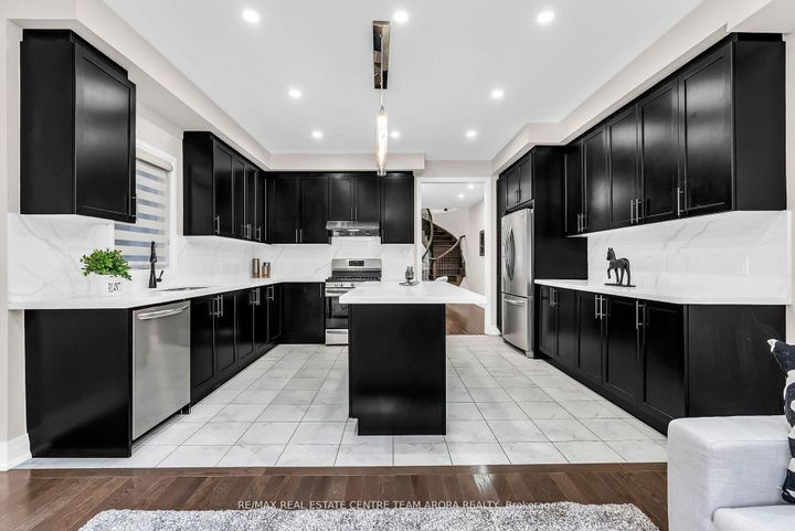 Photo 10 at 24 Dalbeattie Drive, Bram West, Brampton