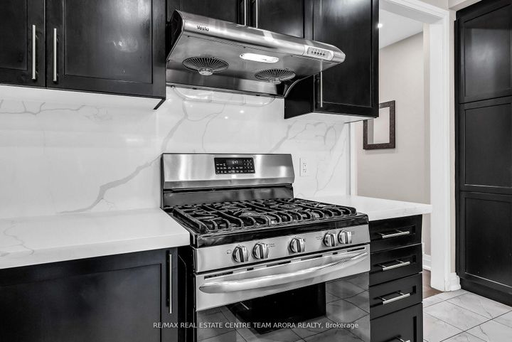 Photo 11 at 24 Dalbeattie Drive, Bram West, Brampton