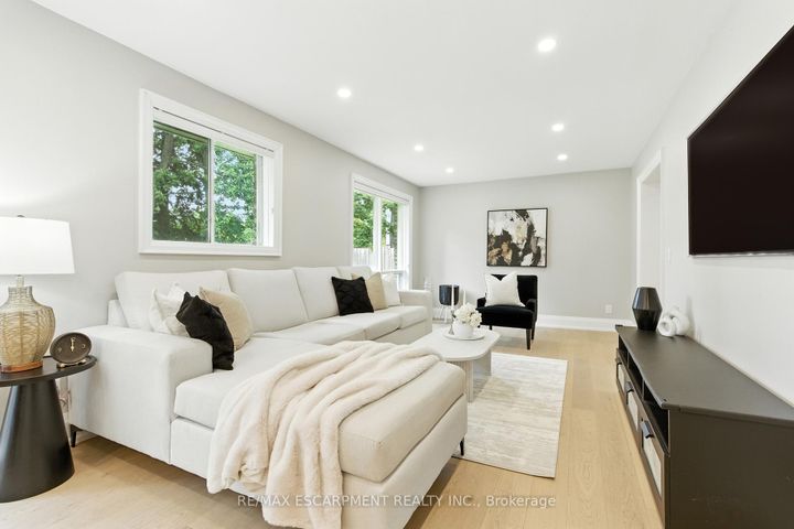 Photo 10 at 1245 Bramblewood Lane, Lorne Park, Mississauga