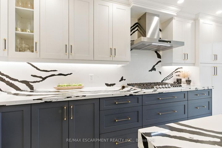 Photo 18 at 1245 Bramblewood Lane, Lorne Park, Mississauga
