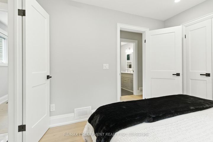 Photo 35 at 1245 Bramblewood Lane, Lorne Park, Mississauga