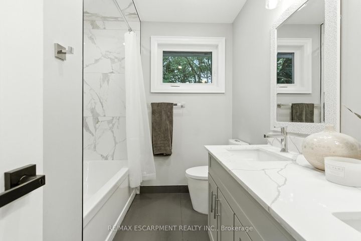 Photo 40 at 1245 Bramblewood Lane, Lorne Park, Mississauga