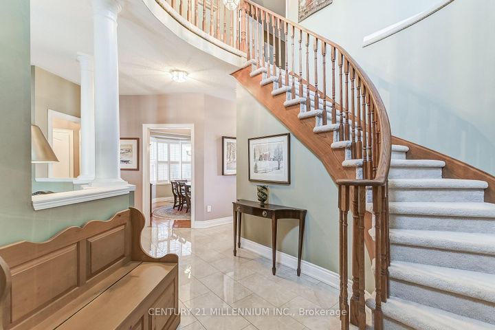 Photo 1 at 6 Collingwood Avenue, Snelgrove, Brampton