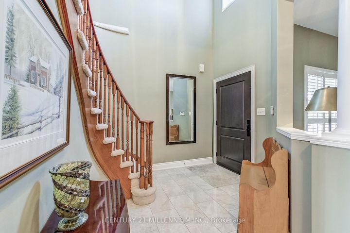 Photo 2 at 6 Collingwood Avenue, Snelgrove, Brampton