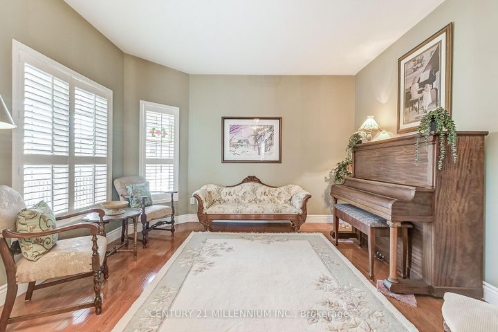 Photo 3 at 6 Collingwood Avenue, Snelgrove, Brampton