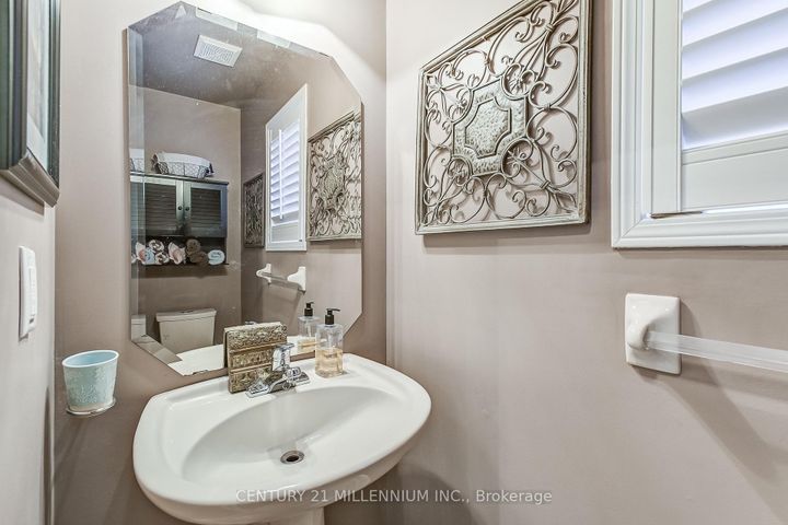Photo 6 at 6 Collingwood Avenue, Snelgrove, Brampton