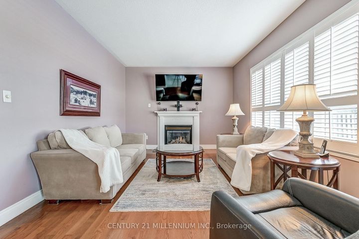 Photo 13 at 6 Collingwood Avenue, Snelgrove, Brampton
