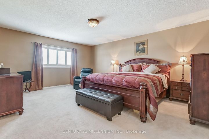 Photo 15 at 6 Collingwood Avenue, Snelgrove, Brampton