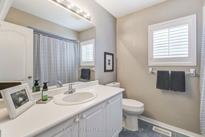 Photo 20 at 6 Collingwood Avenue, Snelgrove, Brampton