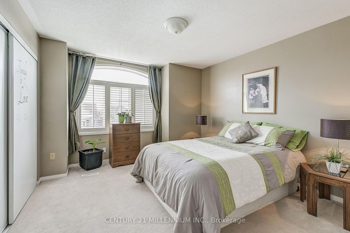 Photo 21 at 6 Collingwood Avenue, Snelgrove, Brampton