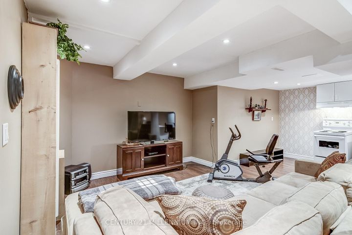 Photo 22 at 6 Collingwood Avenue, Snelgrove, Brampton