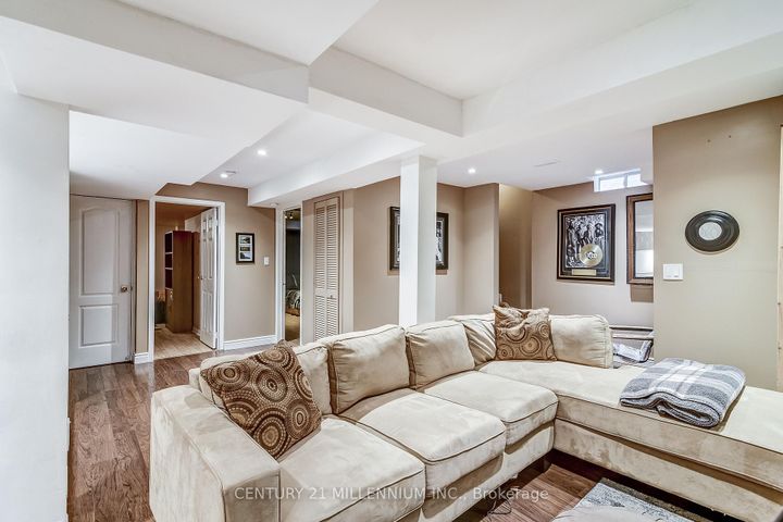 Photo 24 at 6 Collingwood Avenue, Snelgrove, Brampton