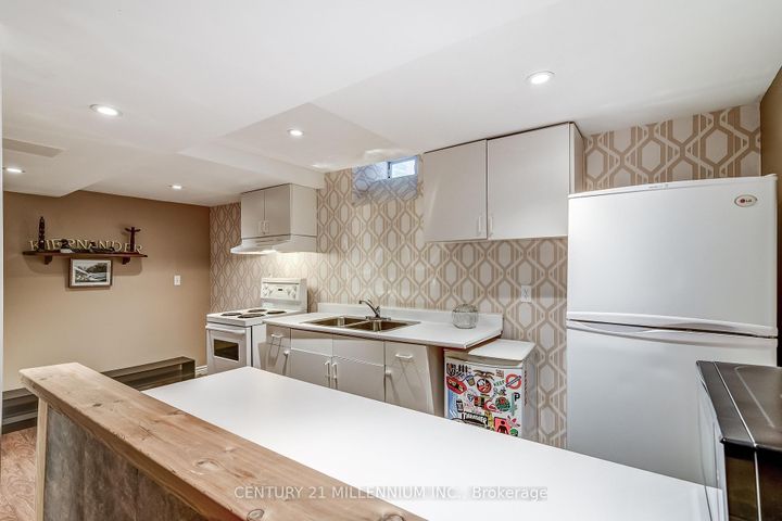 Photo 26 at 6 Collingwood Avenue, Snelgrove, Brampton
