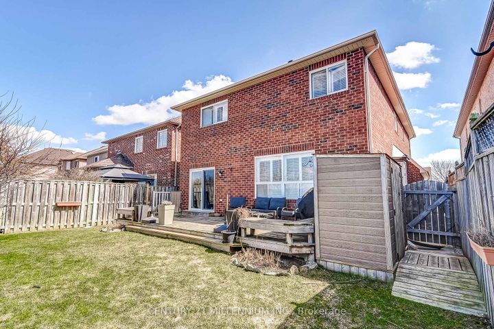 Photo 32 at 6 Collingwood Avenue, Snelgrove, Brampton