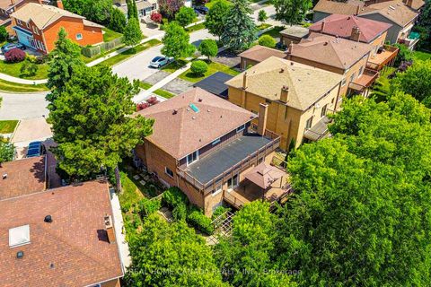 Photo 2 at 20 Saddletree Drive, Steeles, Toronto