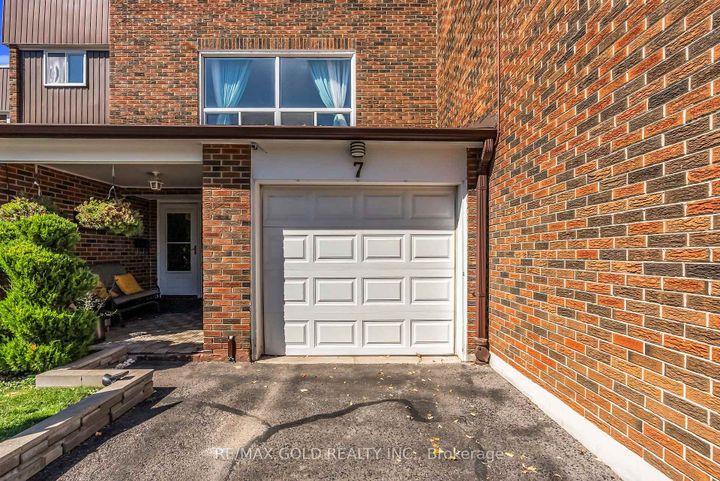 Photo 2 at 7 - 3065 Lenester Drive, Erindale, Mississauga