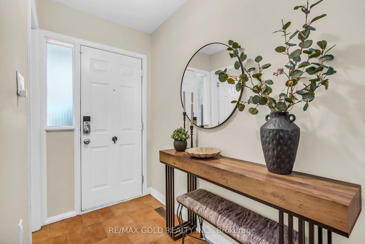 Photo 4 at 7 - 3065 Lenester Drive, Erindale, Mississauga