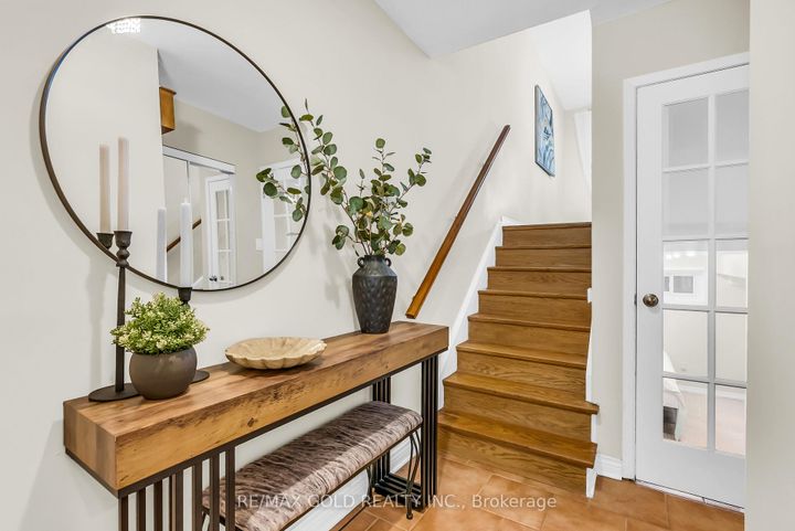 Photo 5 at 7 - 3065 Lenester Drive, Erindale, Mississauga