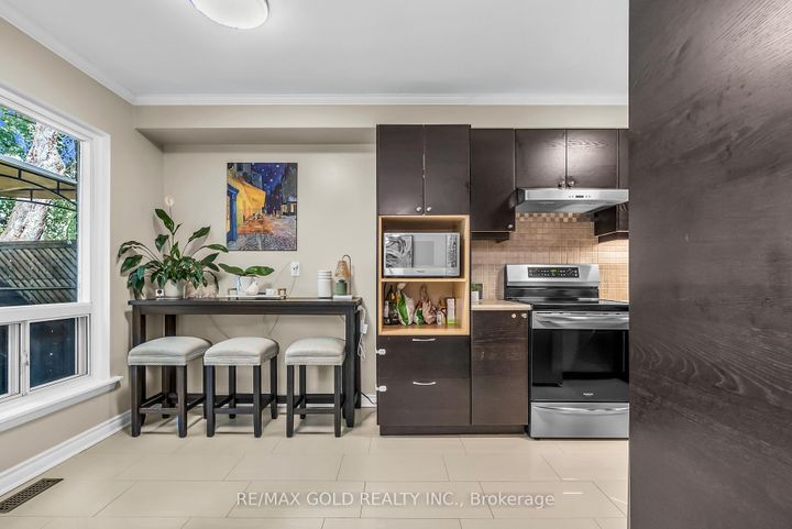Photo 7 at 7 - 3065 Lenester Drive, Erindale, Mississauga
