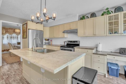 Photo 2 at 30 Rosenfeld Drive, Grove East, Barrie