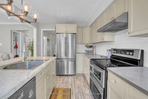 Photo 3 at 30 Rosenfeld Drive, Grove East, Barrie