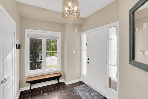 Photo 5 at 25 Aztec Court, Westbrook, Richmond Hill