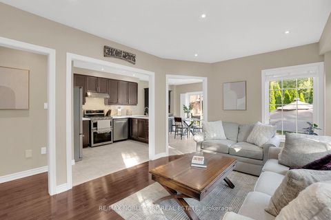 Photo 12 at 25 Aztec Court, Westbrook, Richmond Hill