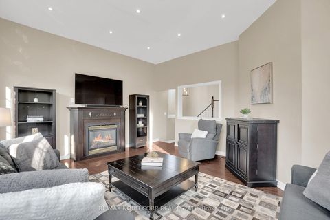 Photo 22 at 25 Aztec Court, Westbrook, Richmond Hill