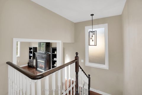 Photo 23 at 25 Aztec Court, Westbrook, Richmond Hill