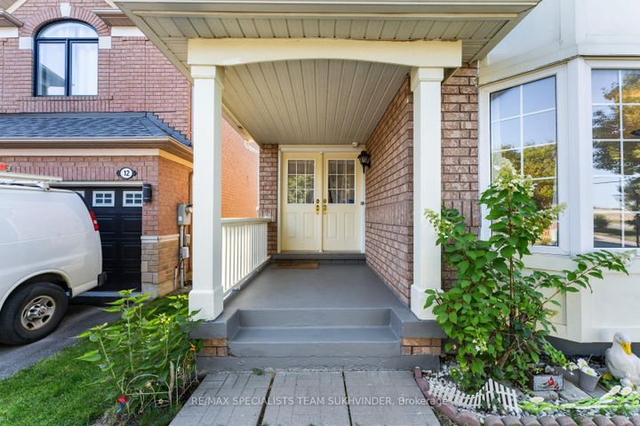 Photo 5 at 14 Tower Bridge Crescent, Berczy, Markham