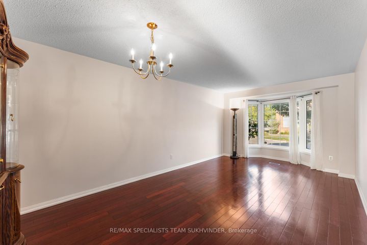 Photo 8 at 14 Tower Bridge Crescent, Berczy, Markham