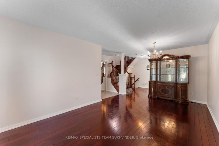 Photo 10 at 14 Tower Bridge Crescent, Berczy, Markham