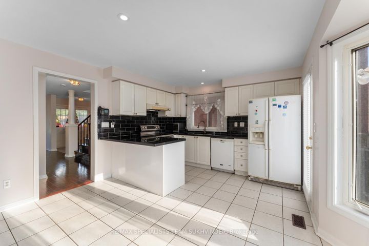 Photo 15 at 14 Tower Bridge Crescent, Berczy, Markham
