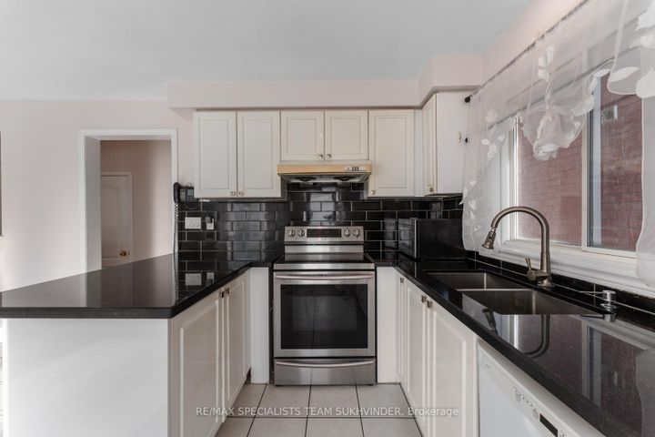 Photo 16 at 14 Tower Bridge Crescent, Berczy, Markham