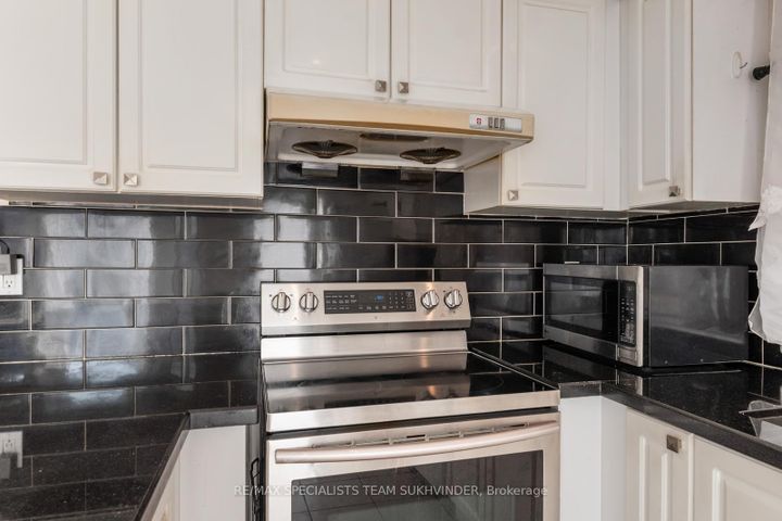Photo 18 at 14 Tower Bridge Crescent, Berczy, Markham