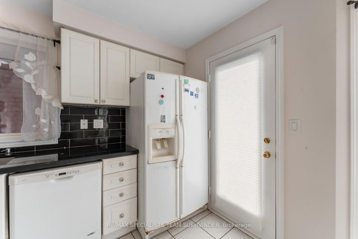 Photo 19 at 14 Tower Bridge Crescent, Berczy, Markham