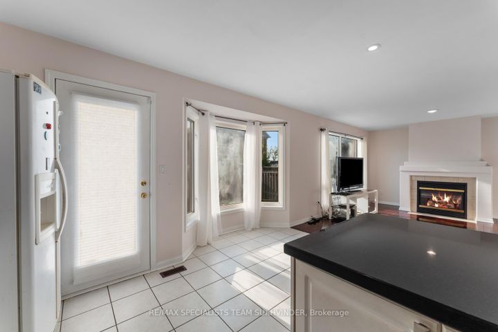 Photo 20 at 14 Tower Bridge Crescent, Berczy, Markham