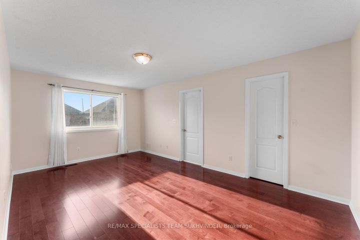 Photo 24 at 14 Tower Bridge Crescent, Berczy, Markham