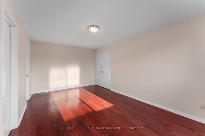 Photo 25 at 14 Tower Bridge Crescent, Berczy, Markham