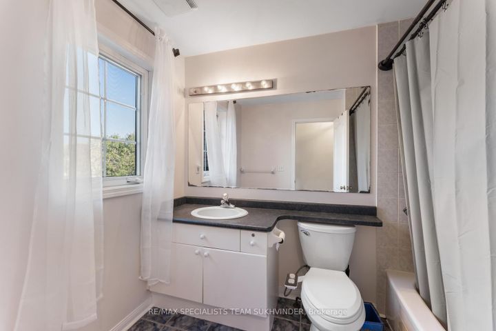Photo 31 at 14 Tower Bridge Crescent, Berczy, Markham