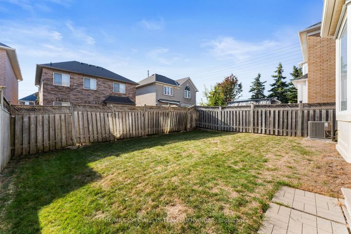 Photo 34 at 14 Tower Bridge Crescent, Berczy, Markham