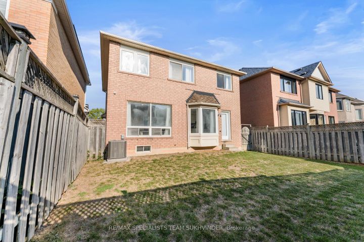 Photo 35 at 14 Tower Bridge Crescent, Berczy, Markham