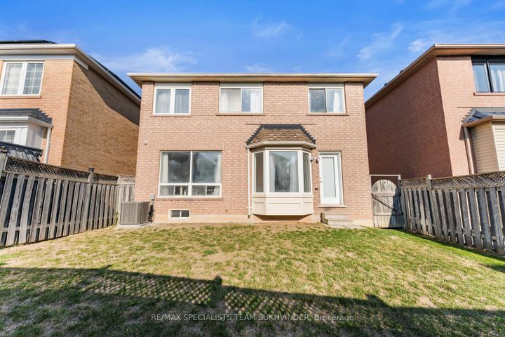 Photo 36 at 14 Tower Bridge Crescent, Berczy, Markham
