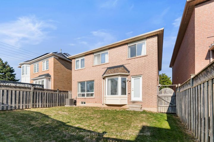 Photo 37 at 14 Tower Bridge Crescent, Berczy, Markham