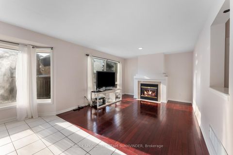 Photo 11 at 14 Tower Bridge Crescent, Berczy, Markham