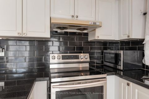Photo 18 at 14 Tower Bridge Crescent, Berczy, Markham